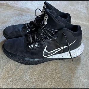 Kyrie flytrap 4 Black white